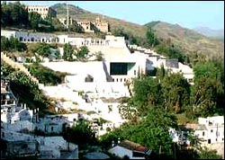 Sacromonte, con "La Chumbera" al fondo. Foto: Web Ayuntamiento de Granada.