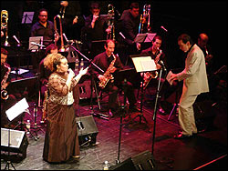 Vince Benedetti y la Granada Big Band. Foto: Juan Jes&uacute;s Garc&iacute;a.