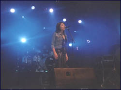 Amaral durante el concierto de Jaén, 11 de octubre de 2002. Foto: Juan Garrancho