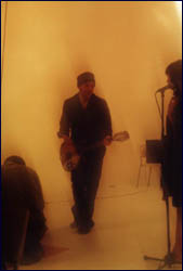 Amaral durante el rodaje del vídeo "Te necesito". Foto: amaralonline.net