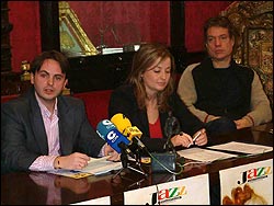 Los presentadores, con Joshua Edelman. Foto: Prensa Festival de Granada.
