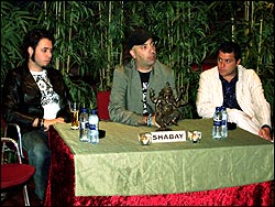 Dr. Livingstone junto a Manu G y su m&aacute;nager personal. Foto: Juanma Cantos.