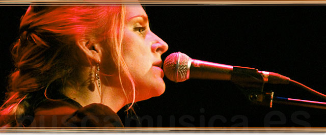 AGNES OBEL + DANI LLAMAS