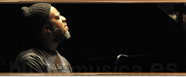ROBERT GLASPER TRIO CON DJ SUNDANCE