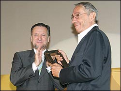 Marcelino Iglesias, Presidente del Gobierno de Aragón, entrega el Premio Luis Buñuel a André Techiné